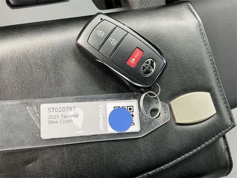 Used 2025 Toyota Tacoma TRD Sport image 27