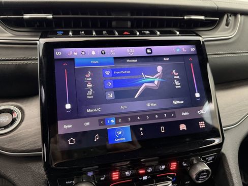 Used 2022 Jeep Grand Cherokee Overland w/ Luxury Tech Group IV image 27