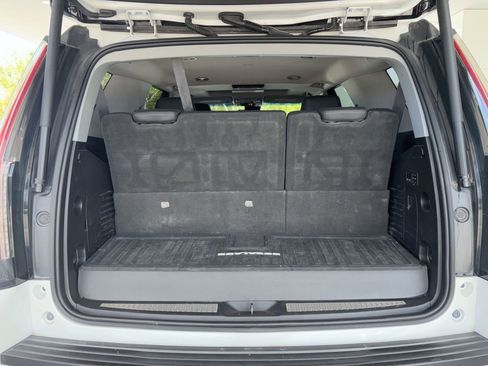 Used 2019 Cadillac Escalade Luxury RWD image 6