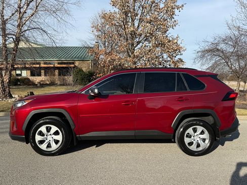 Used 2019 Toyota RAV4 LE image 2