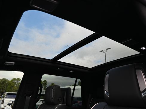 Used 2025 Cadillac Escalade V w/ LPO, ONYX Package image 5