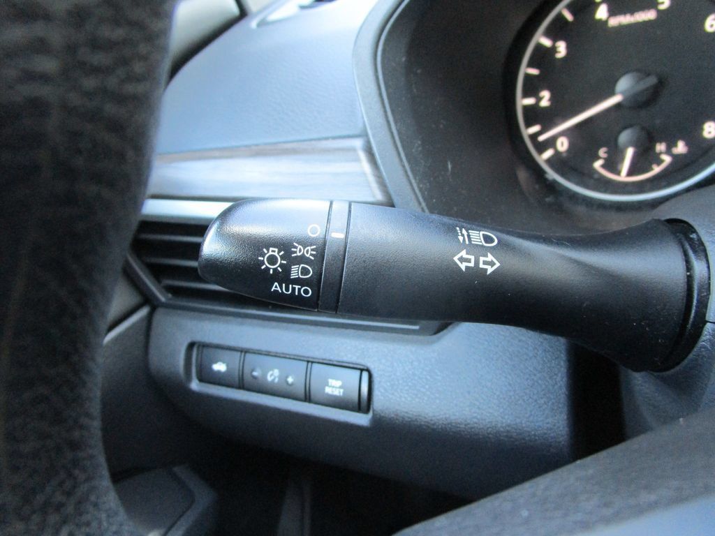Used 2025 Nissan Altima 2.5 SV FWD image 29