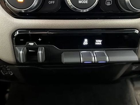 Used 2022 RAM 1500 Laramie w/ Off Road Group AWD/4WD image 48