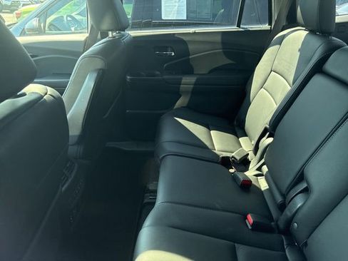 Used 2017 Honda Pilot Touring image 9