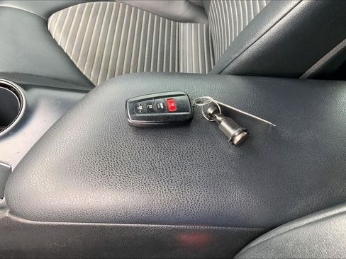 Used 2019 Toyota Camry SE w/ Convenience Package image 15