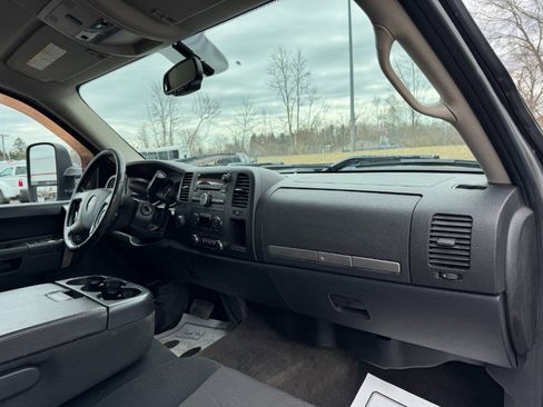 Used 2011 GMC Sierra 2500 SLE w/ SLE Preferred Package image 19