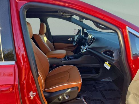 New 2026 Chrysler Pacifica Pinnacle image 29