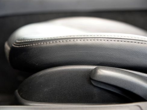 Used 2008 MAZDA MX-5 Miata Grand Touring w/ Premium Pkg RWD image 16