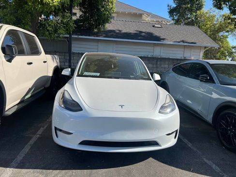 Used 2023 Tesla Model Y Performance AWD/4WD image 15