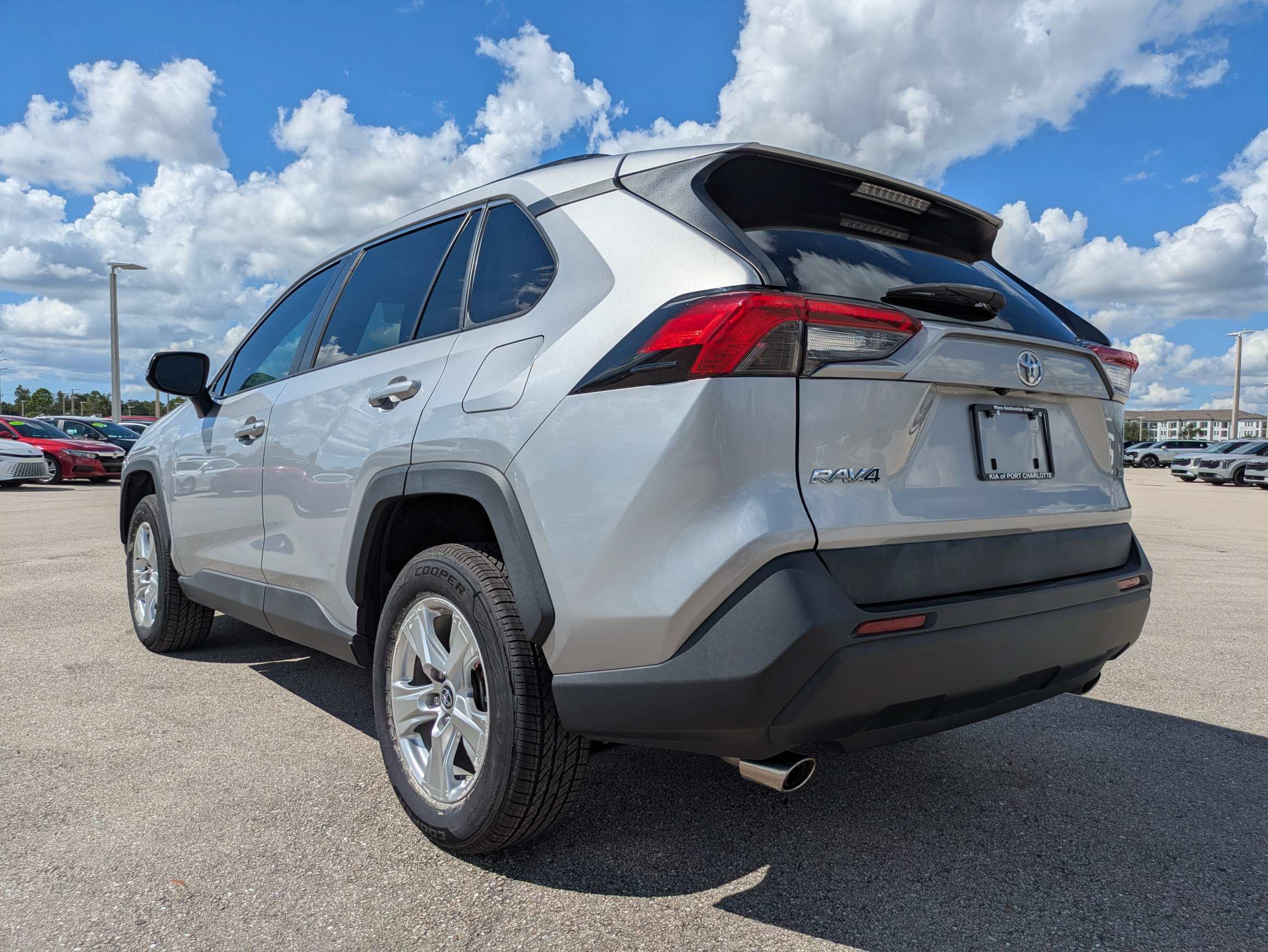 Used 2019 Toyota RAV4 XLE w/ Convenience Package FWD image 6