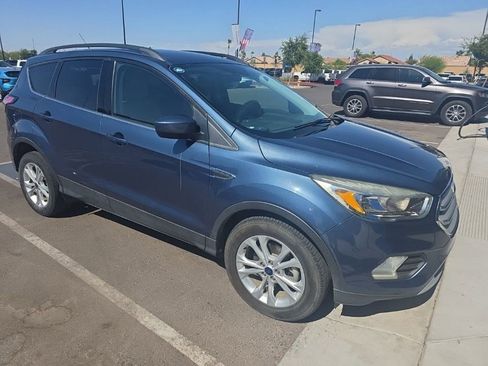 Used 2018 Ford Escape SE FWD image 4