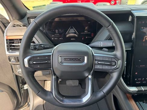 Used 2025 GMC Yukon Denali AWD/4WD image 26