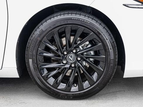 Used 2025 Lexus ES 300h w/ Accessory Package (Z2) FWD image 9