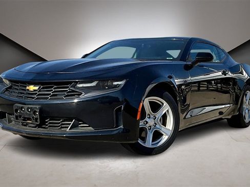 Used 2020 Chevrolet Camaro LT image 1