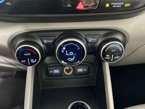 Certified 2022 Hyundai Venue SEL image 22