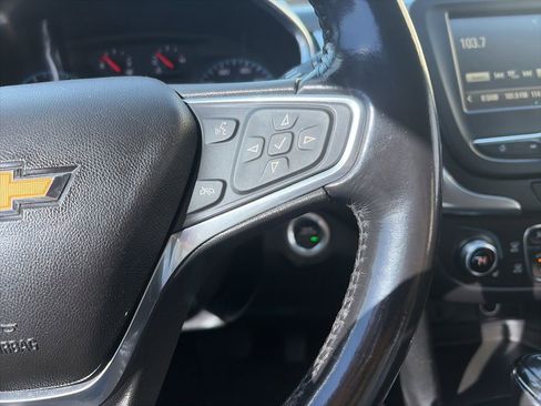 Used 2018 Chevrolet Equinox LT image 18