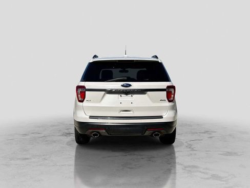 Used 2018 Ford Explorer XLT w/ Equipment Group 202A AWD/4WD image 5