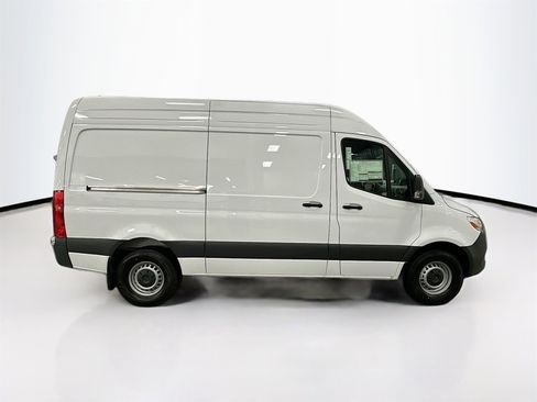 Used 2025 Mercedes-Benz Sprinter 2500 image 9