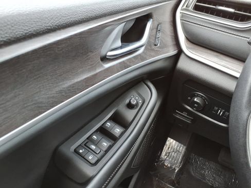 Used 2022 Jeep Grand Cherokee L Limited AWD/4WD image 21