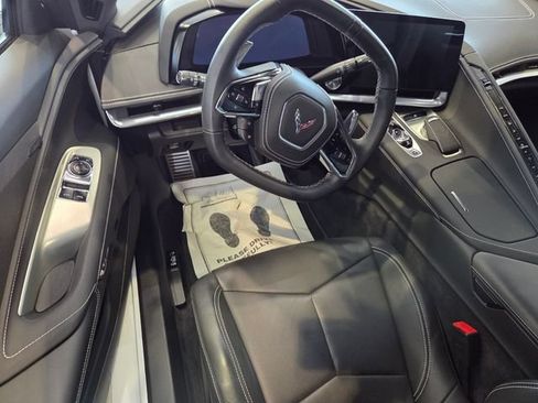 Used 2025 Chevrolet Corvette Stingray Coupe w/ Z51 Performance Package RWD image 5