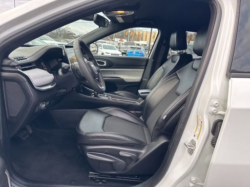 Used 2024 Jeep Compass Latitude image 15