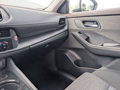 Used 2023 Nissan Rogue SV image 29