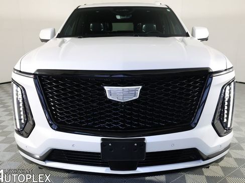 Used 2025 Cadillac Escalade Sport Platinum AWD/4WD image 2