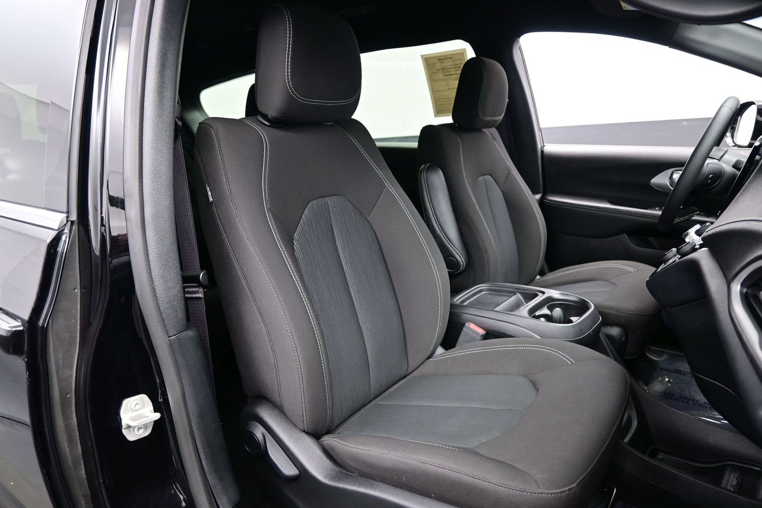 Used 2024 Chrysler Pacifica Touring FWD image 17