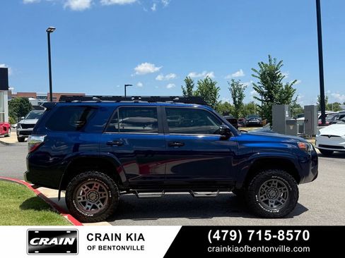 Used 2020 Toyota 4Runner Venture w/ Moonroof Package AWD/4WD image 8