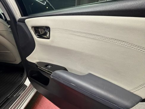 Used 2013 Toyota Avalon XLE Touring FWD image 24