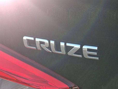 Used 2018 Chevrolet Cruze LS FWD image 30