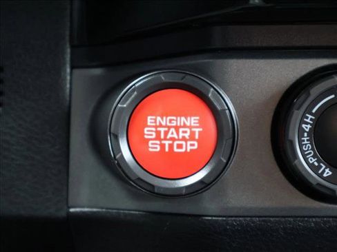 Used 2018 Toyota Tacoma TRD Off-Road w/ Technology Package AWD/4WD image 16