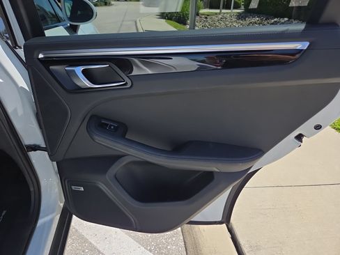Used 2020 Porsche Macan S AWD/4WD image 22