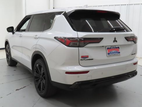 New 2026 Mitsubishi Outlander LE FWD image 6