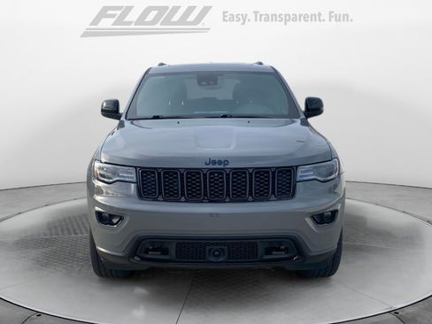Used 2020 Jeep Grand Cherokee Laredo image 2