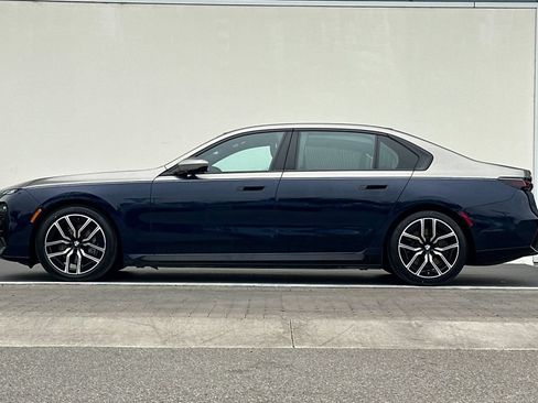 Used 2023 BMW i7 xDrive60 AWD/4WD image 6