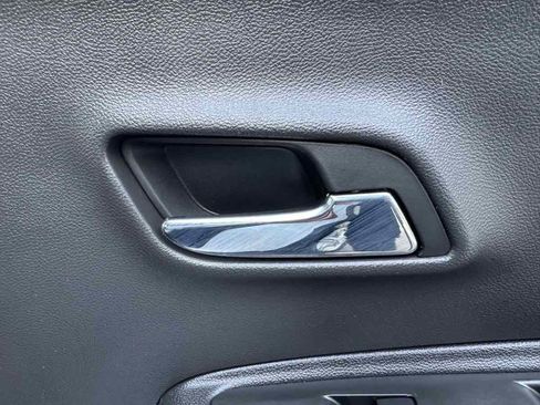 Used 2020 Chevrolet Trax LT w/ LT Convenience Package image 34