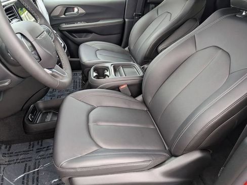 New 2027 Chrysler Pacifica Select FWD image 13