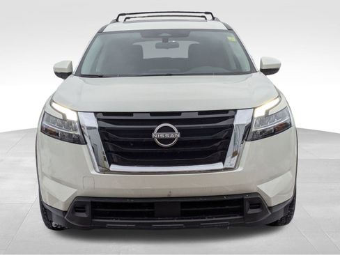Used 2022 Nissan Pathfinder SV w/ SV Premium Package image 2