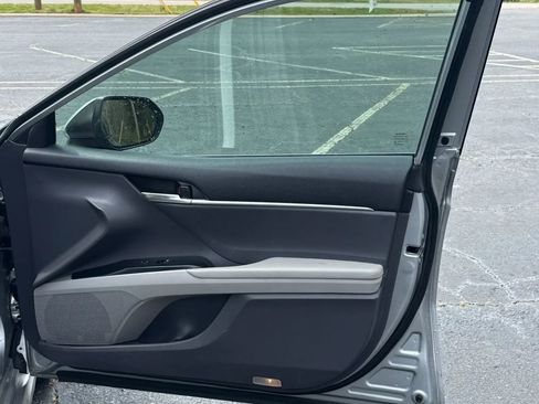 Used 2019 Toyota Camry SE w/ Convenience Package FWD image 17