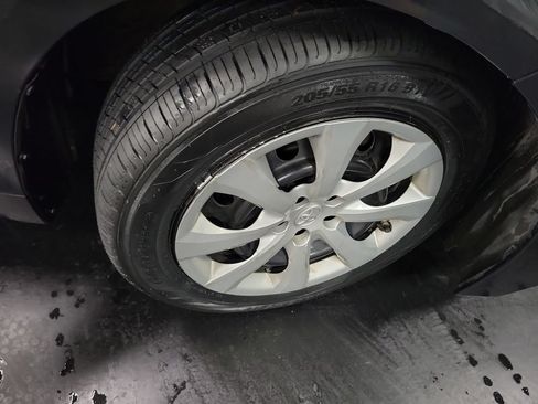 Used 2021 Toyota Corolla LE FWD image 10