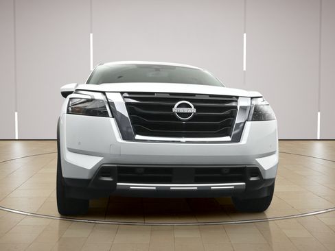 Certified 2025 Nissan Pathfinder Platinum w/ Cargo Package FWD image 26