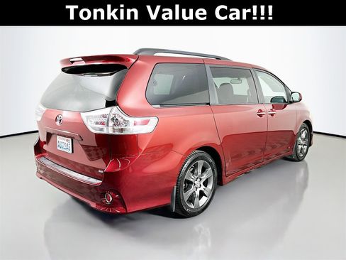 Used 2016 Toyota Sienna L image 8