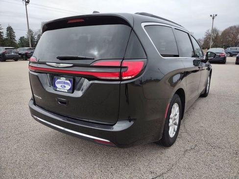 Used 2022 Chrysler Pacifica Touring-L FWD image 5