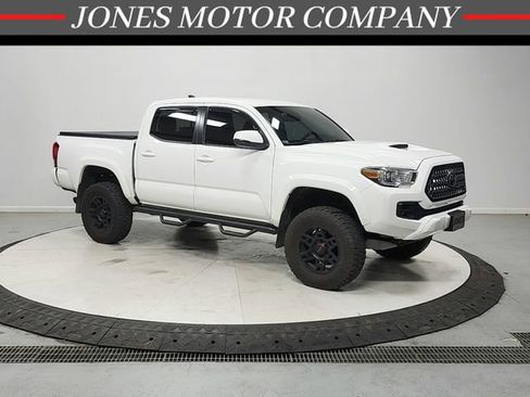 Used 2019 Toyota Tacoma TRD Sport w/ Technology Package AWD/4WD image 1