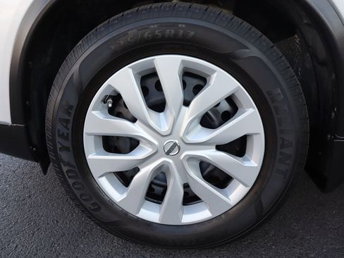 Used 2015 Nissan Rogue S AWD/4WD image 40