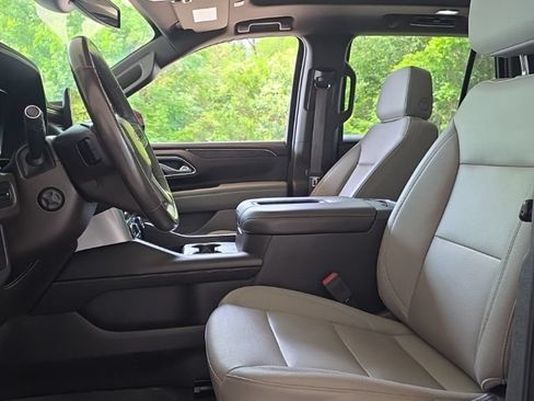 Used 2023 Chevrolet Tahoe Z71 w/ Luxury Package AWD/4WD image 13
