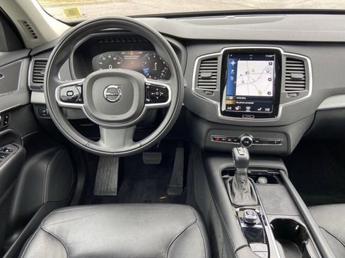 Used 2022 Volvo XC90 T5 Momentum w/ Climate Package image 12
