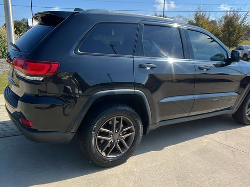 Used 2016 Jeep Grand Cherokee Laredo 75th Anniversary image 8