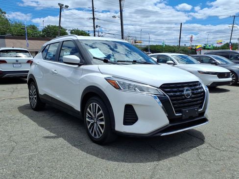 Used 2021 Nissan Kicks SV FWD image 1